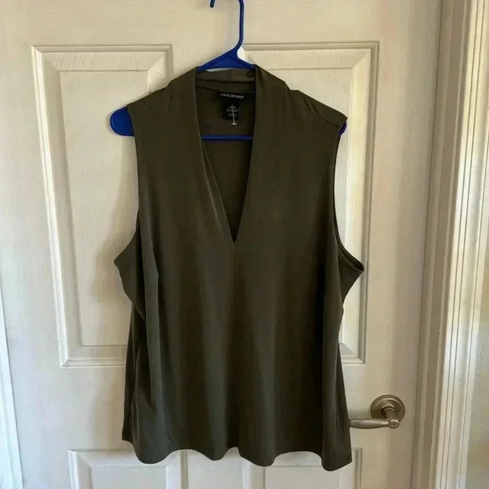 NWOT Lane Bryant Women’s SZ 18/20 V Neck Sleeveless Top 95/5 Polyester/Spandex